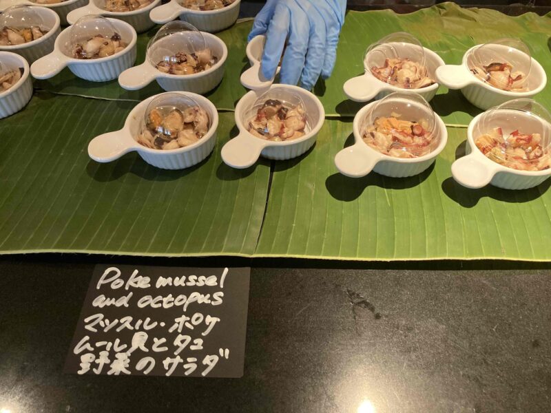 ウェスティンホテル東京「ハワイのランチビュッフェ」のマッスル・ポケ　ムール貝とタコ　野菜のサラダ