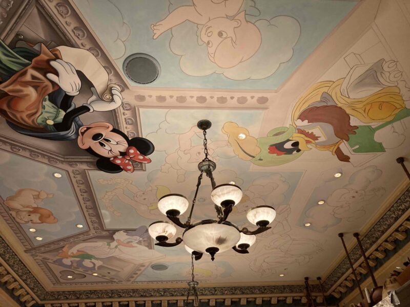 ホテルミラコスタのミッキランジェロ・ギフトの天井のアート