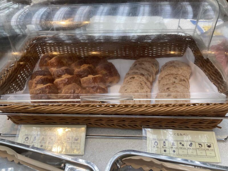 グランドニッコー東京ベイ 舞浜「ル・ジャルダン」のパン・オ・ショコラとくるみパン
