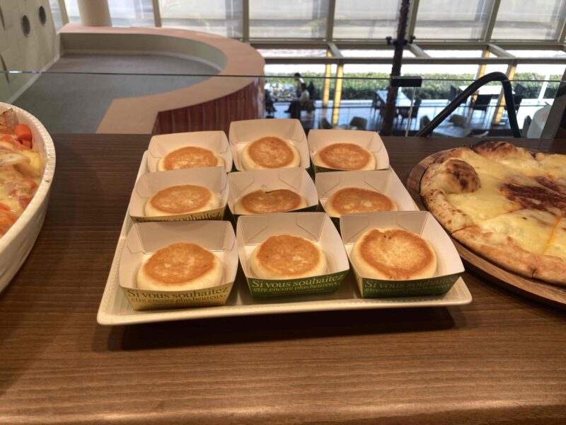 シェラトングランデ東京ベイホテル「カフェトスティーナ」3種のチーズブレッド
