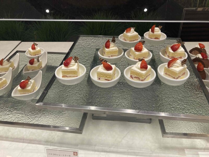 シェラトングランデ東京ベイホテル「カフェトスティーナ」イチゴのショートケーキ