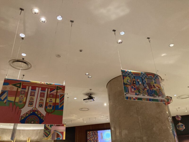 ヒルトン東京マーブルラウンジ「ストロベリービュッフェ」の天井の装飾1