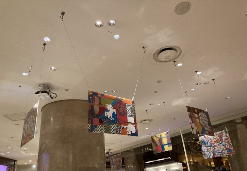 ヒルトン東京マーブルラウンジ「ストロベリービュッフェ」の天井の装飾2
