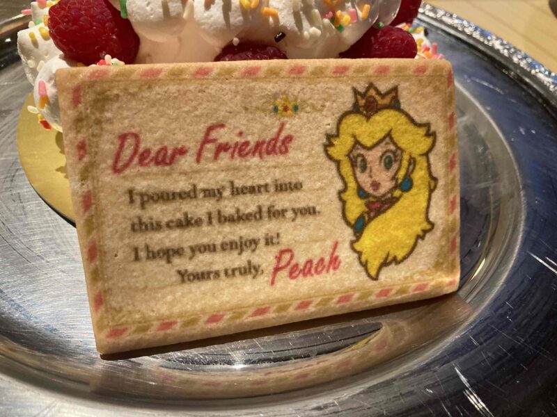 ユニバーサル・スタジオジャパン「キノピオカフェ」のピーチ姫のケーキのピーチ姫のメッセージクッキー