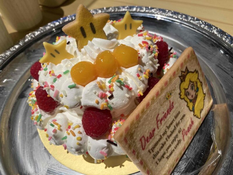 ユニバーサル・スタジオジャパン「キノピオカフェ」のピーチ姫のケーキ