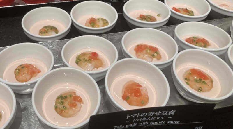 京王プラザホテル「グラスコート」のトマトの寄せ豆腐　トマトあん仕立て