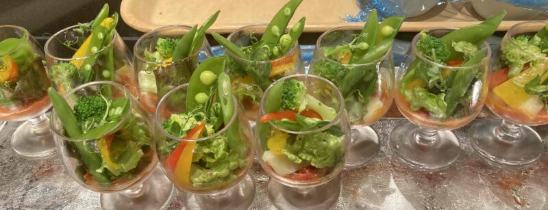 京王プラザホテル「グラスコート」の野菜のサラダ　パフェスタイル