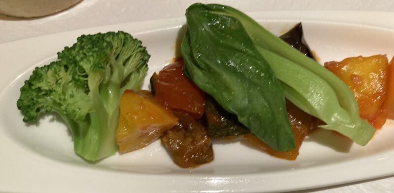 東京ディズニーランドホテルのカンナの「デイブリーズ（平日限定）」のマンゴーと彩り野菜のラタトゥイユ