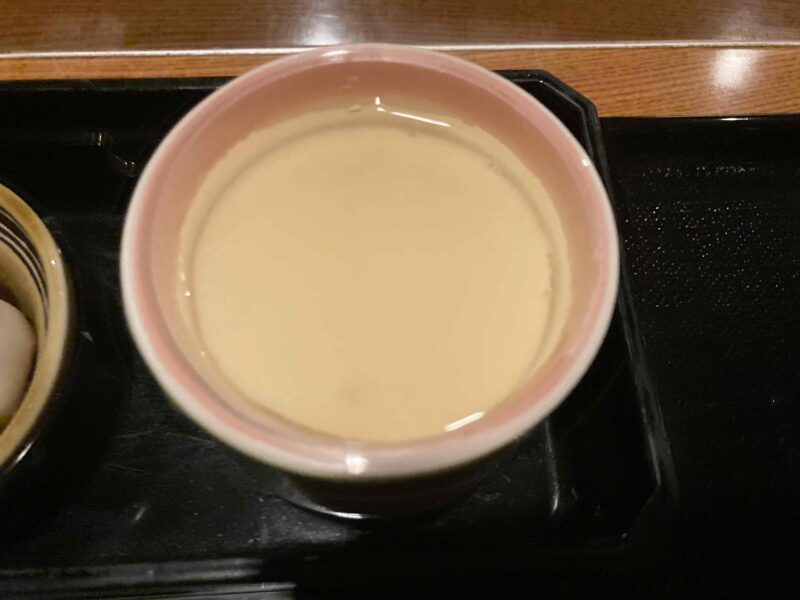東京ディズニーランド「れすとらん北斎」の蟹とサーモンとイクラの茶碗蒸し