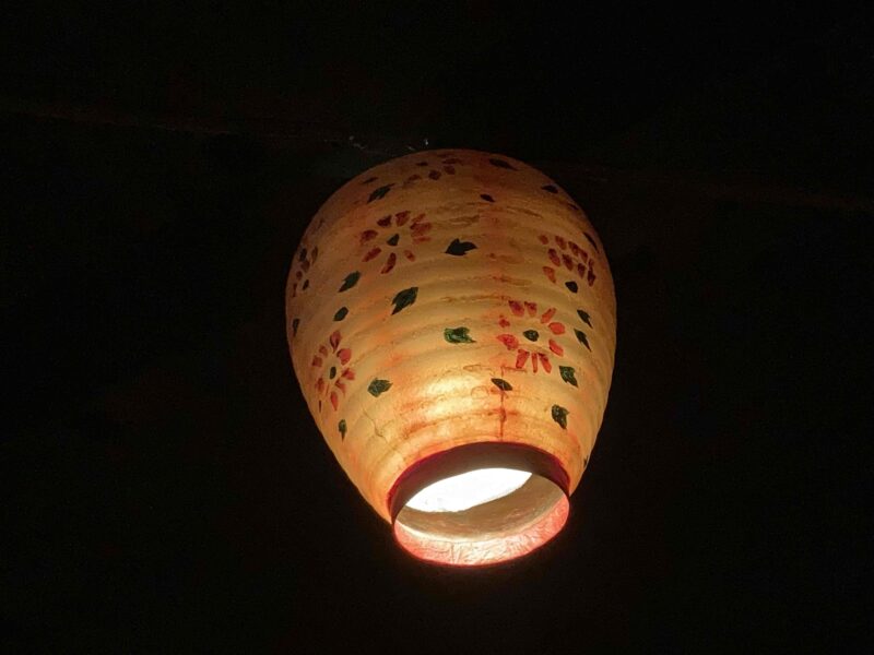 東京ディズニーランド「ブルーバイユーレストラン」の提灯