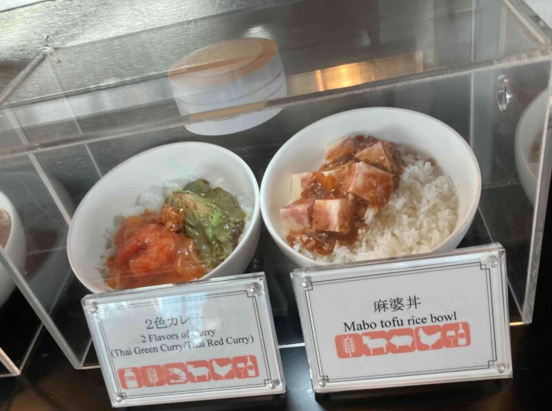 ホテル・ニューオータニ東京「スカイ」2色カレーと麻婆丼