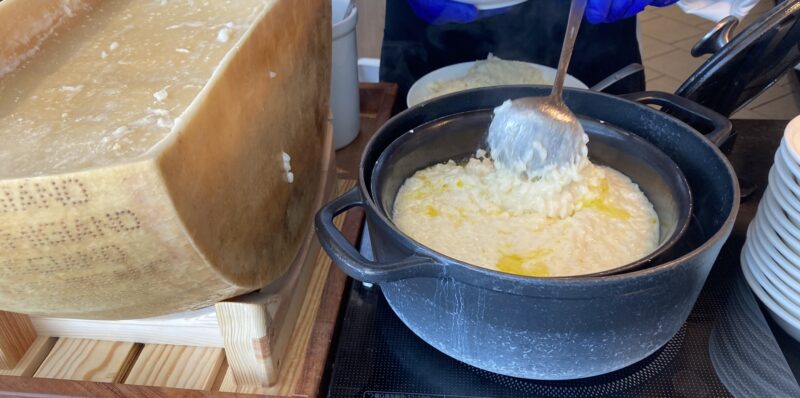 ヒルトン東京ベイホテルのフォレストガーデンのパルメザンチーズで和えた国産米チーズリゾット②