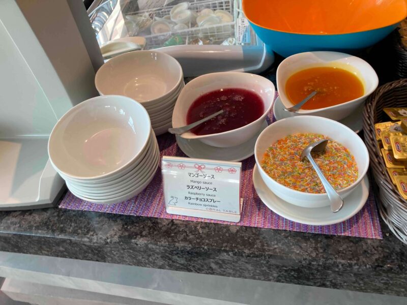「東京ベイ東急ホテル」のコーラルテーブルのソフトアイスクリームの調味料