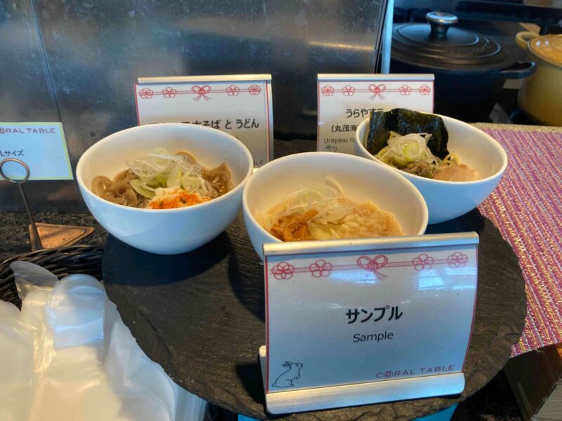 「東京ベイ東急ホテル」のコーラルテーブルの麺類