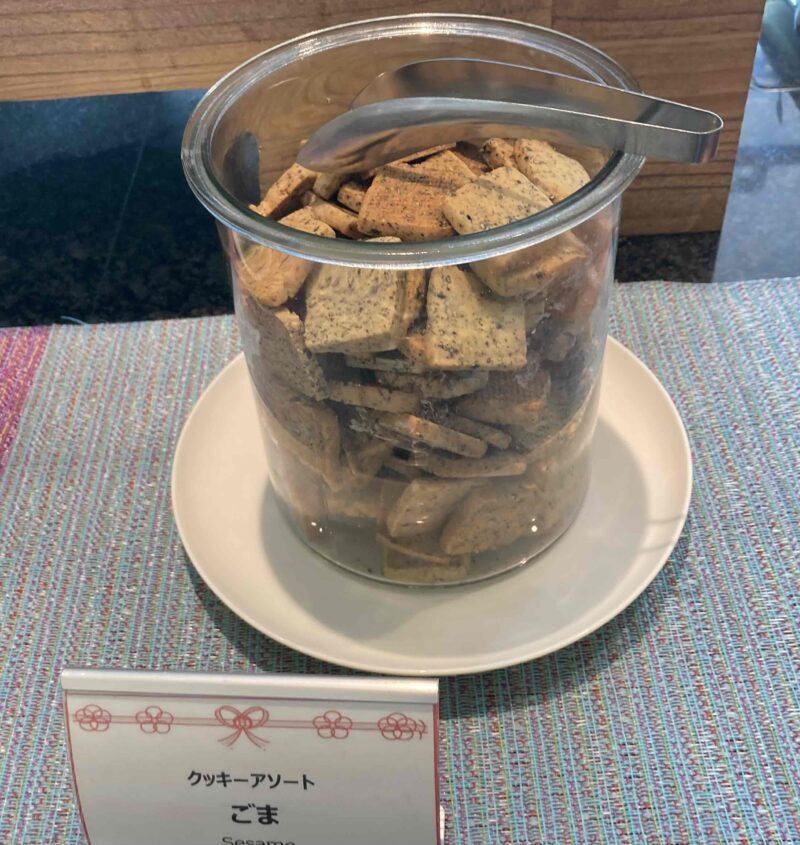 「東京ベイ東急ホテル」のコーラルテーブルのクッキーアソートごま