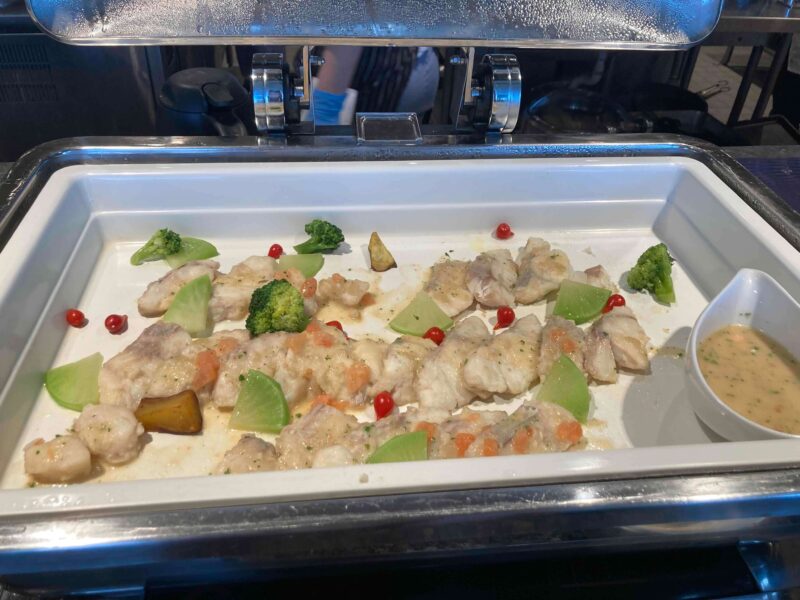 「東京ベイ東急ホテル」のコーラルテーブルの鱈の白ワイン蒸し ポルトガル風