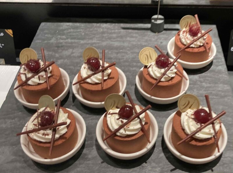 ウェスティンホテル東京「ストロベリーデザートビュッフェ」のチョコレートとグリオットチェリーのムース