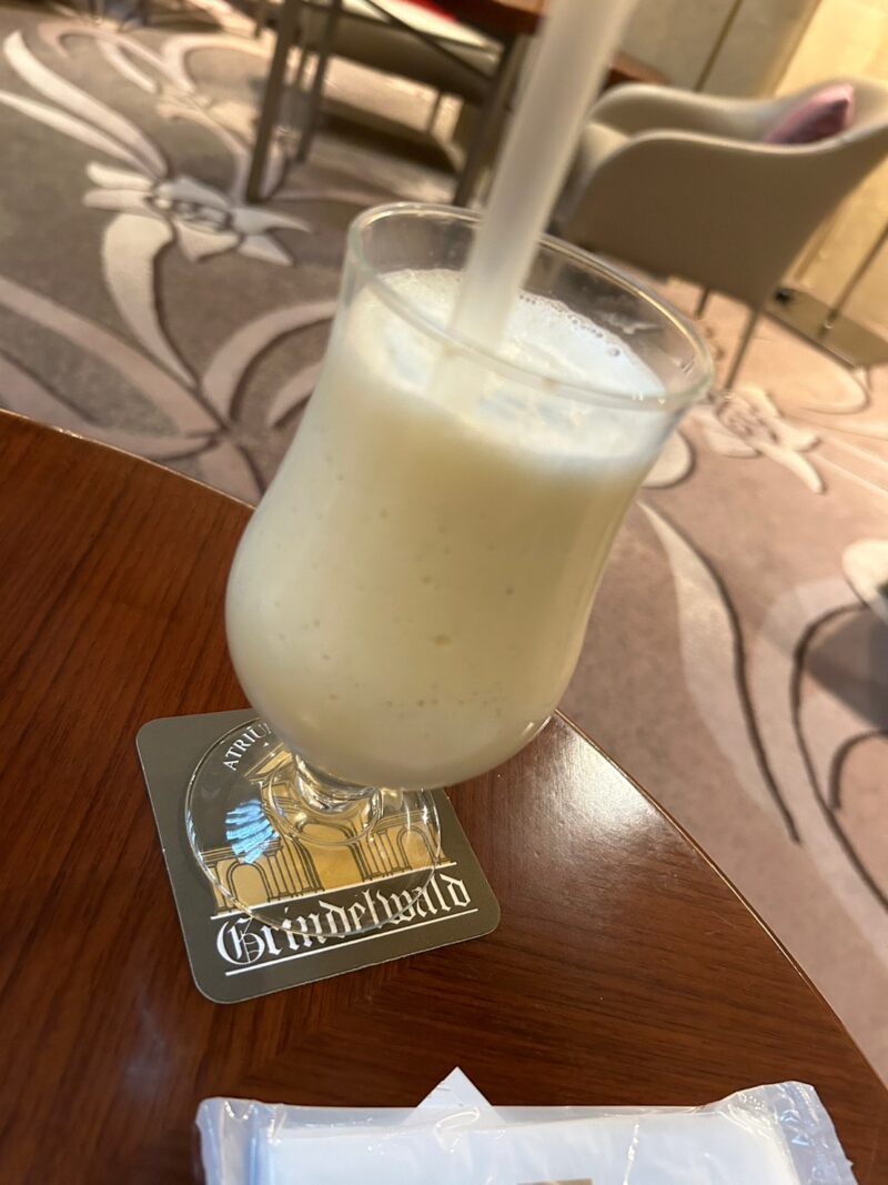 名古屋東急ホテルのアトリウムラウンジ「グリンデルワルド」のミルクシェイク（バニラ）