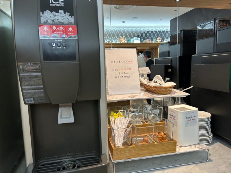 名古屋東急ホテル 朝食ブッフェのオレンジのコーヒーと紅茶1