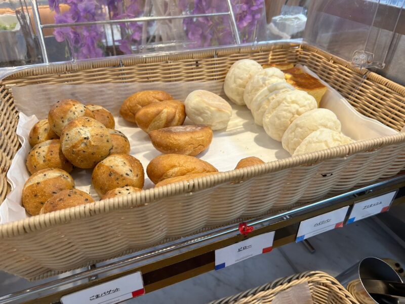 名古屋東急ホテル 朝食ブッフェのパン2