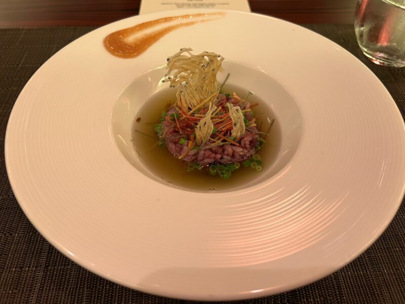 東京ディズニーランドホテル「カンナ」グレイシャスブルームの黒米と鰹だしのスープご飯 畳鰯と南高梅1