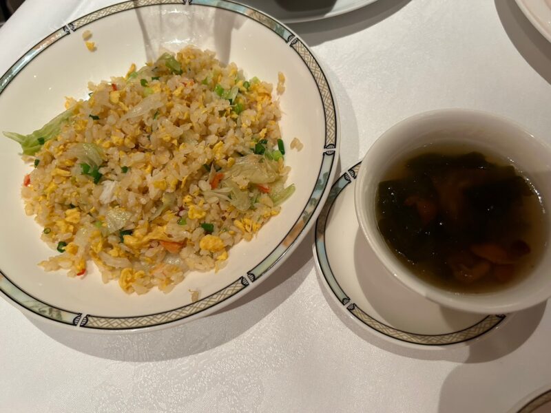 ホテルミラコスタ「シルクロードガーデンのアラカルトメニュー」蟹肉と野菜の炒飯1