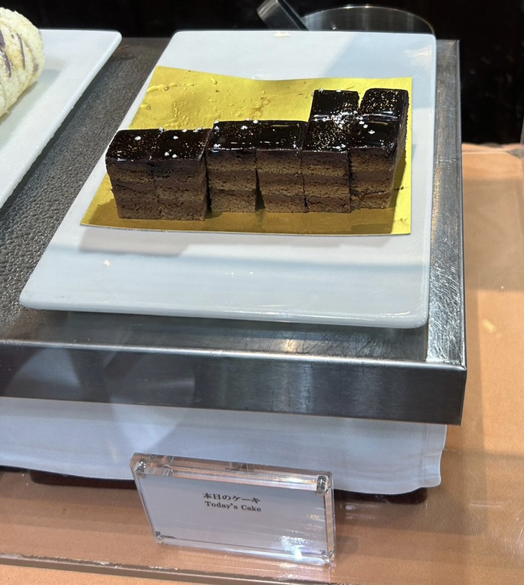 ホテルニューオータニ幕張「ザ・ラウンジ」本日のケーキ1