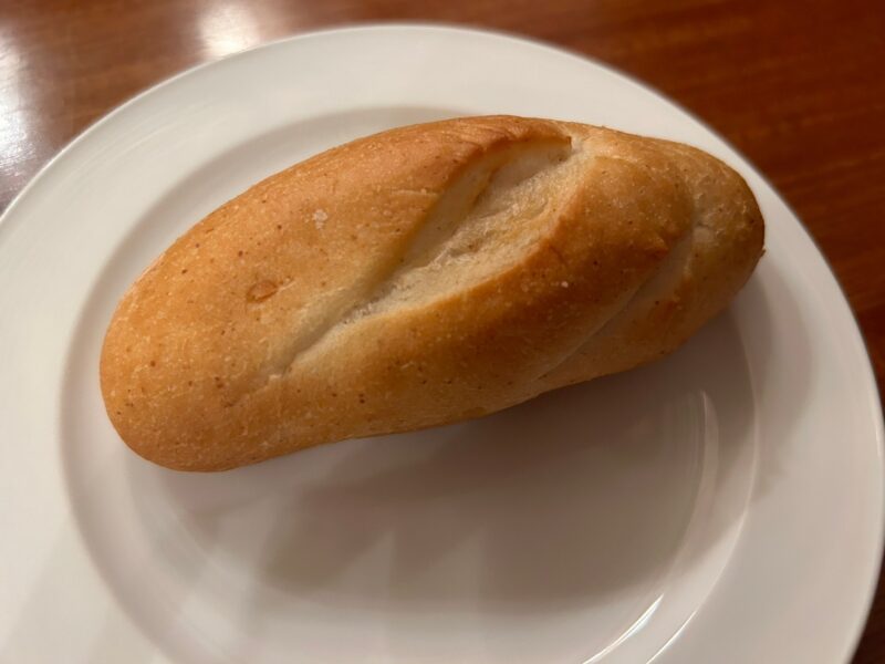 東京ディズニーランド「イーストサイドカフェのディズニーハロウィーン2023スペシャルセット」のパン