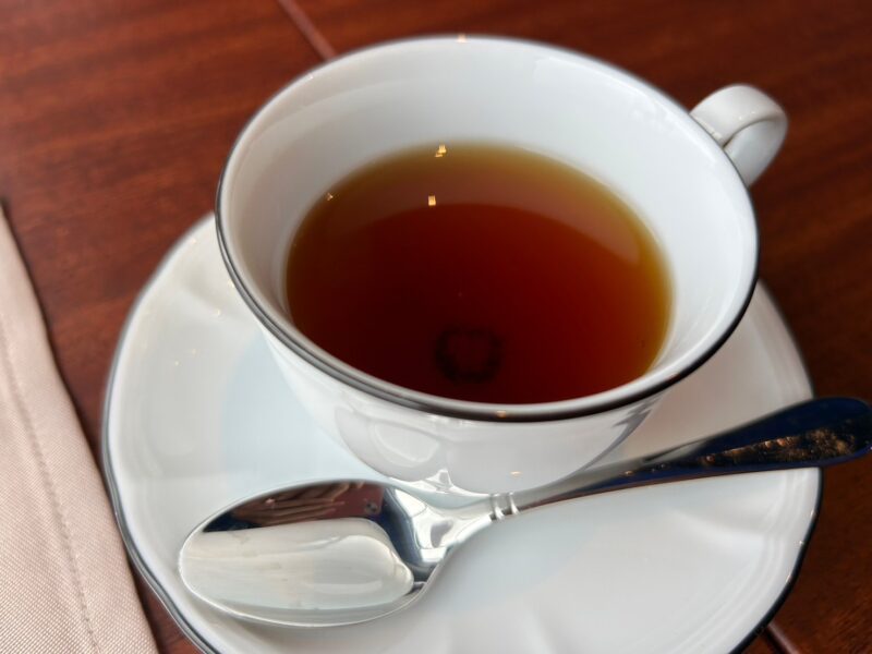 東京ドームホテルのスカイラウンジ＆ダイニング「アーティストカフェ」パノラマランチコースの紅茶