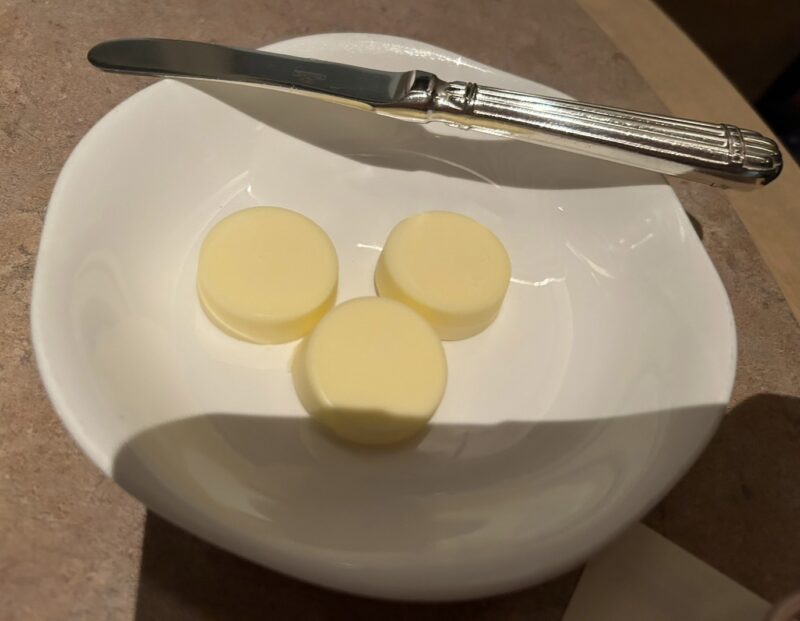ホテルミラコスタ「オチェーアノ」“ディズニー・ハロウィーン”グルメディナーコースのバター