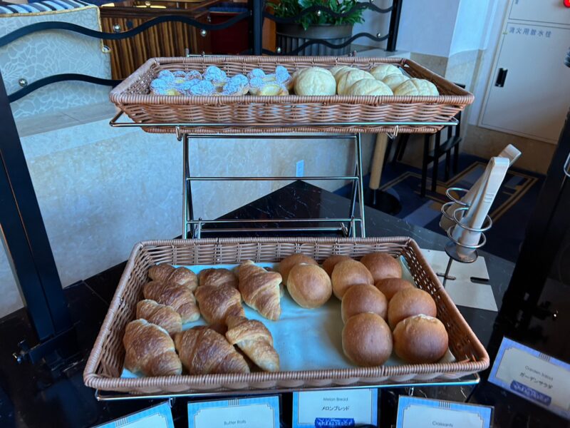 ディズニーアンバサダーホテル「ハイピリオン・ラウンジ」のパン