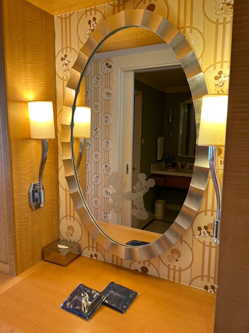 ディズニーアンバサダーホテル「ミッキーマウスルーム」の鏡