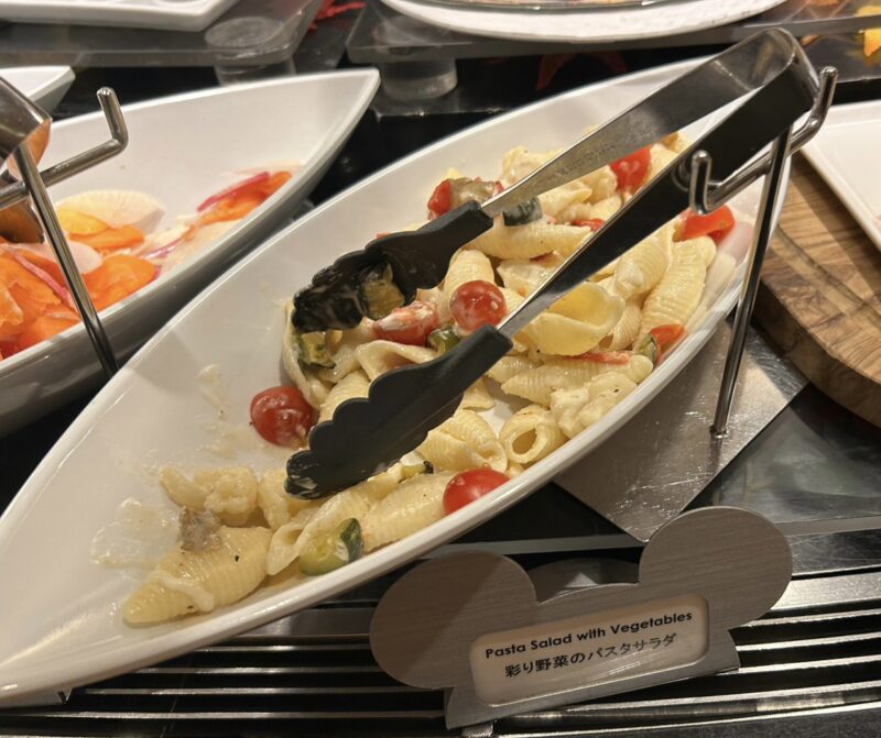 ディズニーアンバサダーホテル「シェフミッキー」彩り野菜のパスタサラダ
