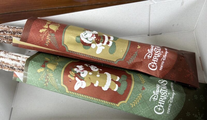 ディズニー・クリスマススペシャルメニュー「チョコレートチュロス2023」2
