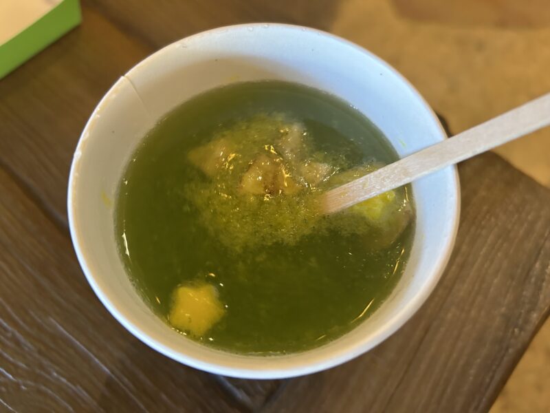 東京ディズニーシー「ファンタジースプリングス」の「ルックアウト・クックアウト」の「ピクシーダスト・ホットドリンク（キウイ&バナナ）」3