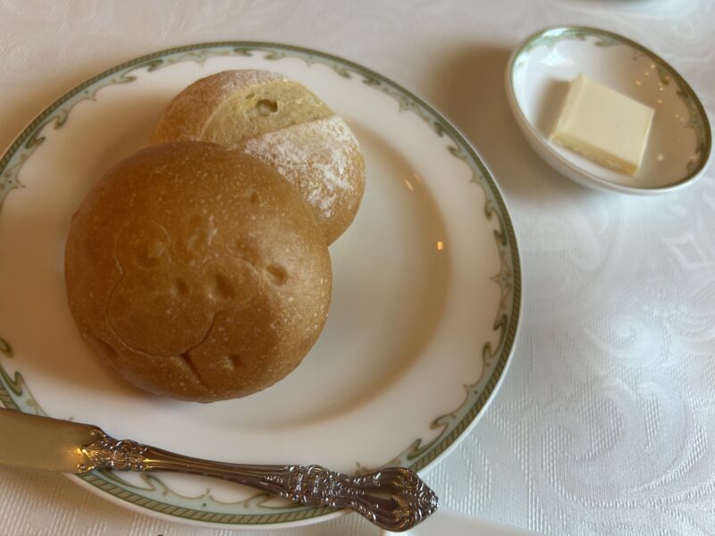 S.S.コロンビア・ダイニングルーム ～シェフズ・イマジネーション～　スペシャルコース パンとバター