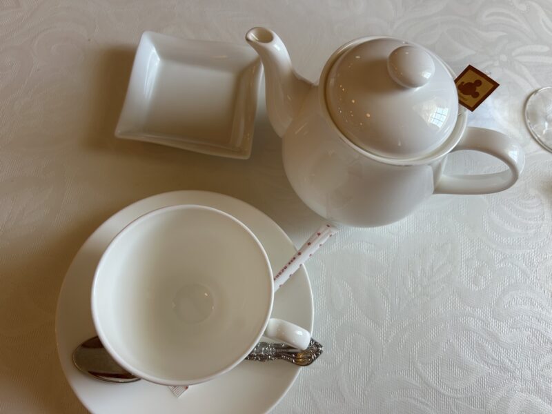 S.S.コロンビア・ダイニングルーム ～シェフズ・イマジネーション～　スペシャルコース チョコレートムースとチーズクリーム、紅茶1