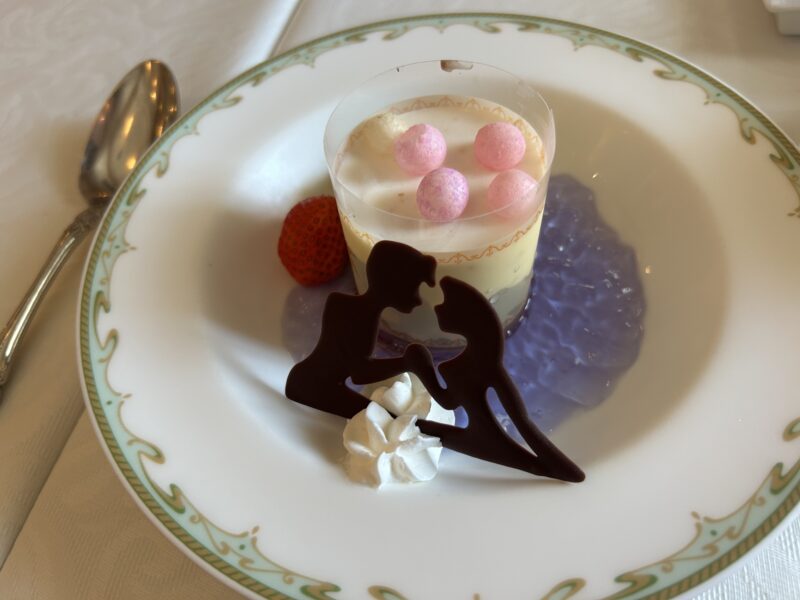 S.S.コロンビア・ダイニングルーム ～シェフズ・イマジネーション～　スペシャルコース チョコレートムースとチーズクリーム、フルーツ添え1