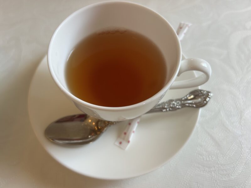 S.S.コロンビア・ダイニングルーム ～シェフズ・イマジネーション～　スペシャルコース チョコレートムースとチーズクリーム、紅茶2