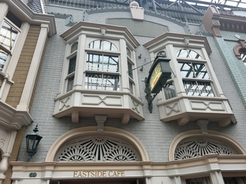 東京ディズニーランド「イーストサイドカフェ」