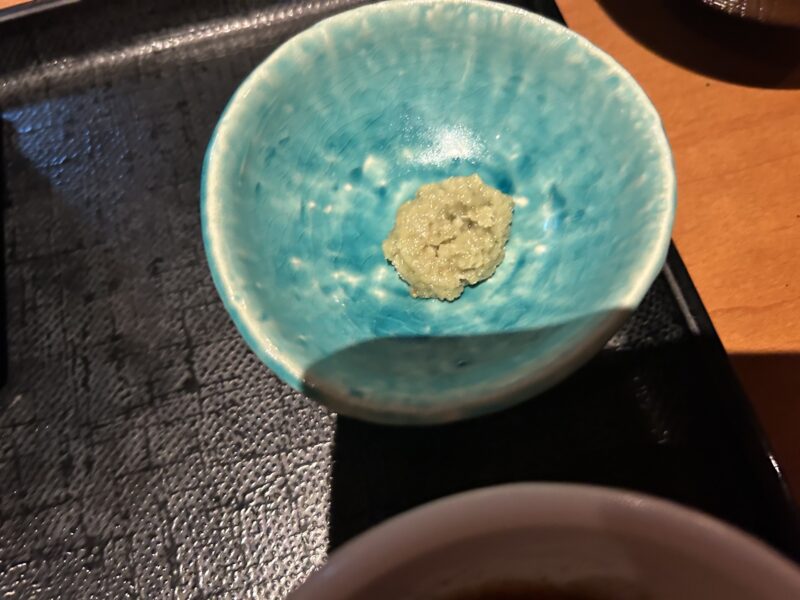 東京ディズニーリゾート「れすとらん北斎海鮮ちらし丼（真鯛、銀鮭、ホタテ貝、いくら、ネギロト、甘海老）」わさび