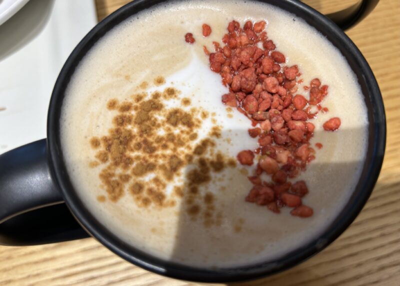 スターバックス リザーブ® カフェ 新宿マルイ本館2階店「ストロベリーラベンダーラテ」