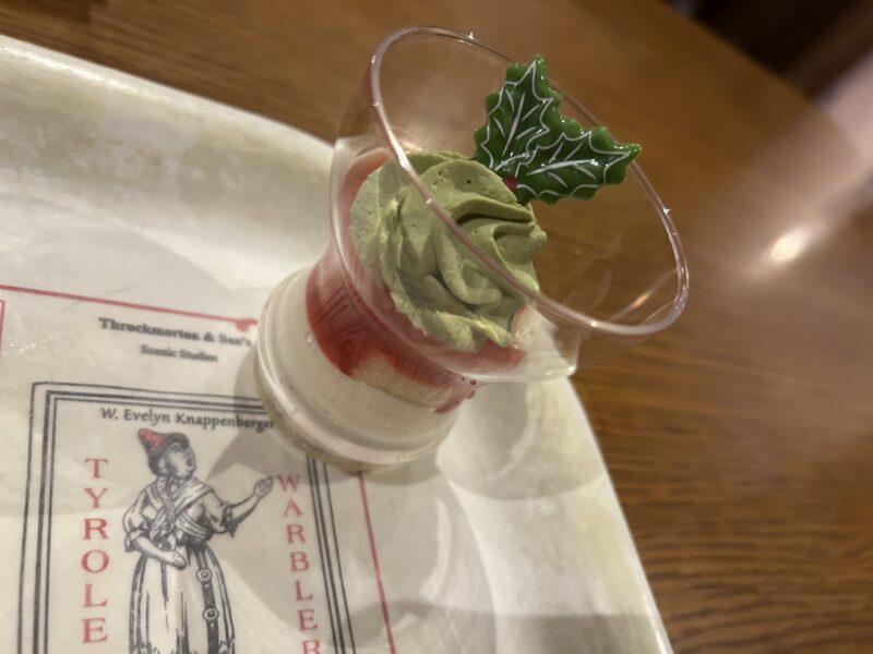 東京ディズニーリゾート「ストロベリーケーキカップ2025年」2