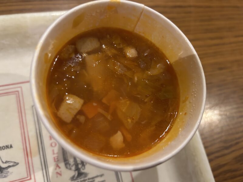 東京ディズニーシー「ニューヨーク・デリ」の「ミネストローネ（ローストチキン入り）」食