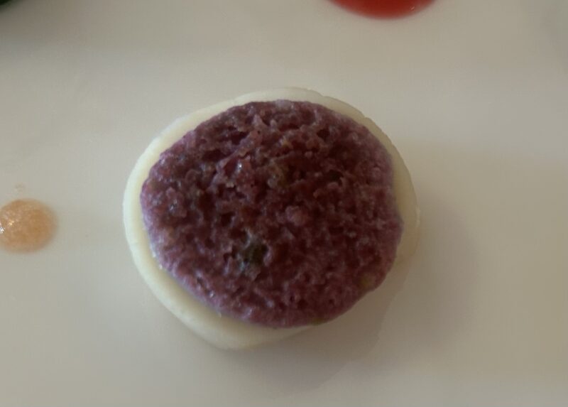 S.S.コロンビア・ダイニングルーム 「ディズニー・クリスマス スペシャルコース」アペタイザー盛り合わせ（帆立貝 カシスとピスタチオのクルート）