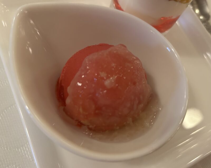 S.S.コロンビア・ダイニングルーム 「ディズニー・クリスマス スペシャルコース」ラズベリーソルベ