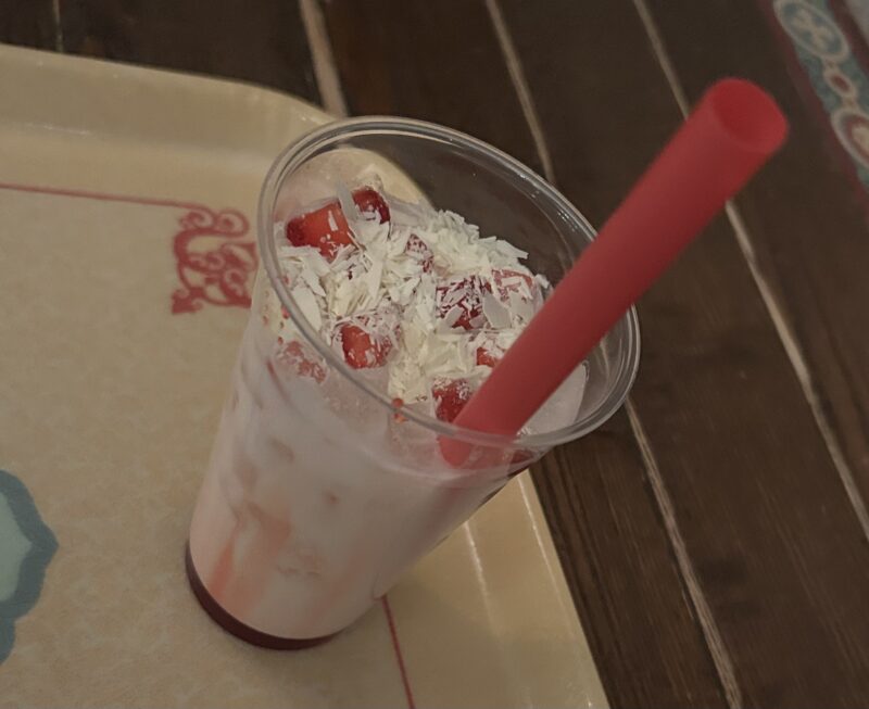 スペシャルラッシー（ストロベリー&ホワイトチョコレート）