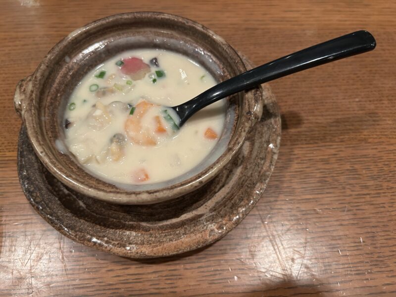 東京ディズニーシー「レストラン櫻」の「チャーリー特製味噌クラムチャウダー」2