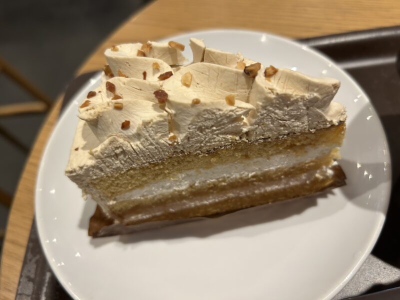 スタバ「ホワイトモカケーキ」2025年2