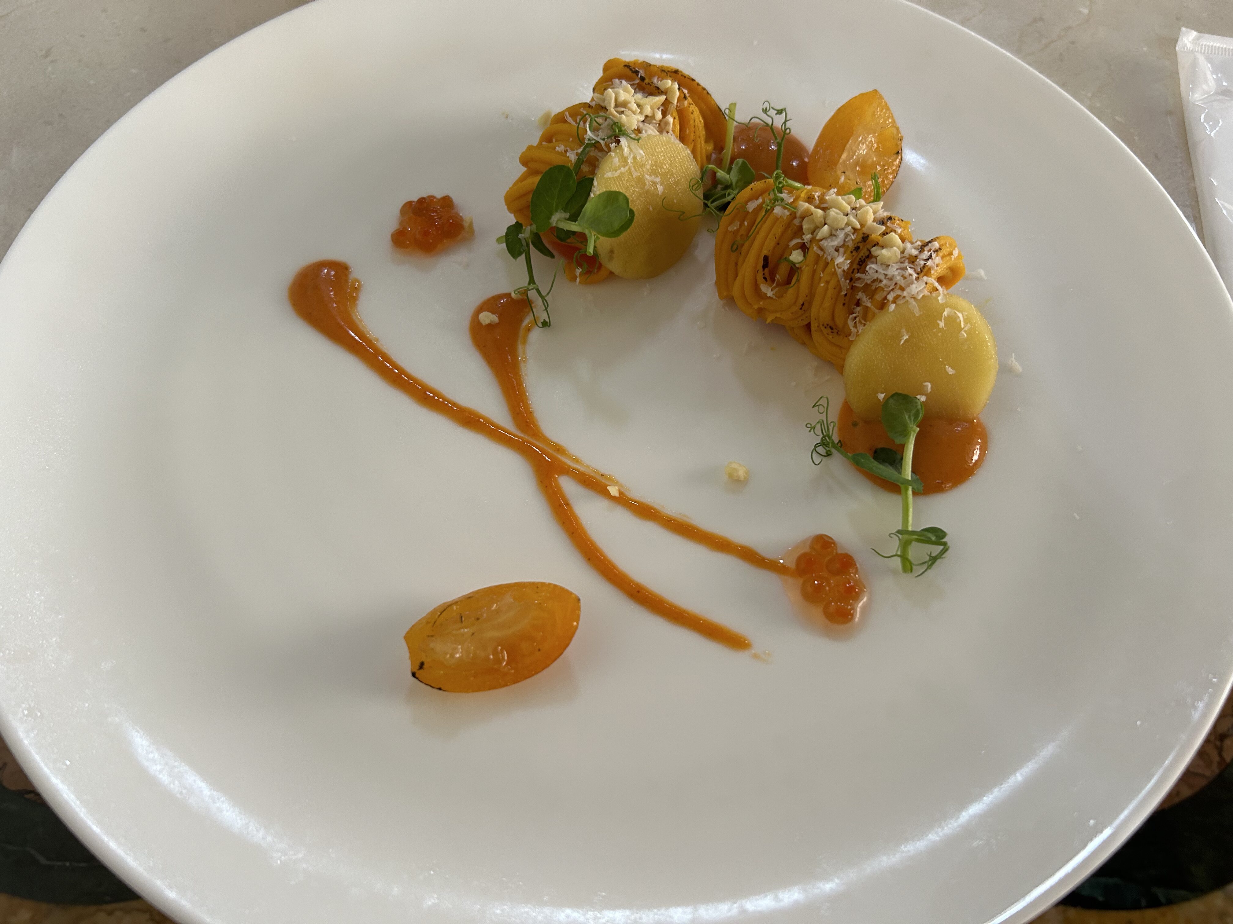 東京ディズニーシー「リストランテ・ディ・カナレット」「ディズニー・ハロウィーン2024 スペシャルパスタセット」キングサーモンとカボチャのムース ナッツ添え ロメスコソース